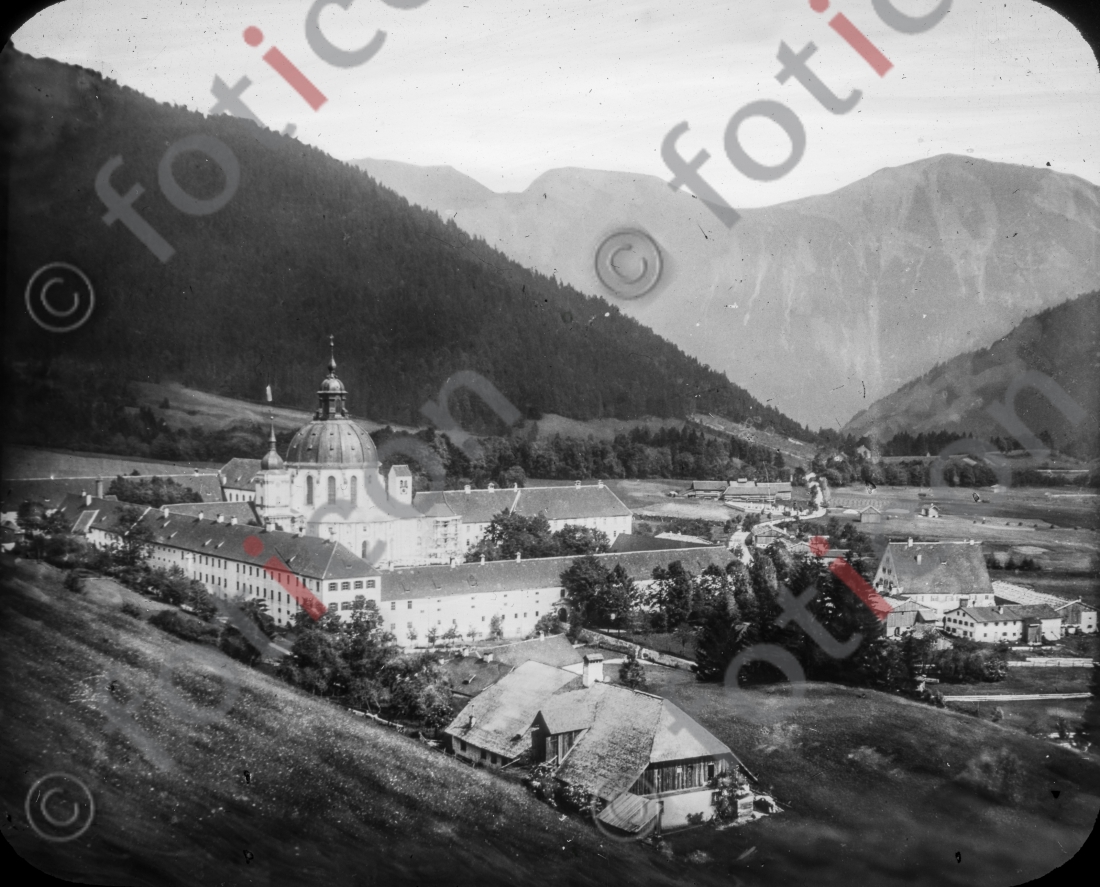Kloster Ettal | Ettal Monastery - Foto foticon-simon-105-010-sw.jpg | foticon.de - Bilddatenbank für Motive aus Geschichte und Kultur
